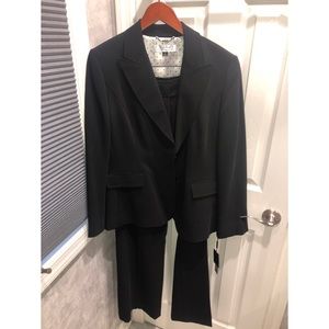 New with tags Tahari pantsuit